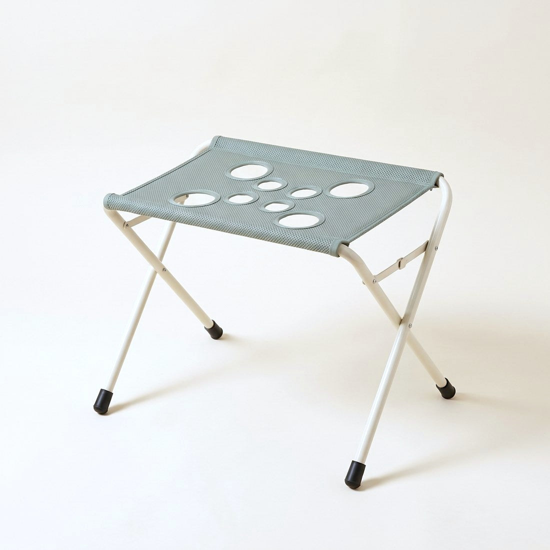 The Groom Cradle in green, mesh panel on a cream folding frame